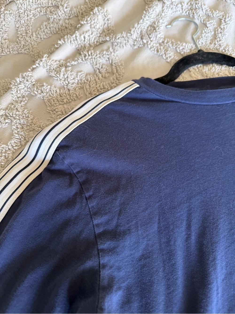 Aritzia TNA Navy Long-Sleeve Cropped Top with Stripe Detail - Picture 4 of 6